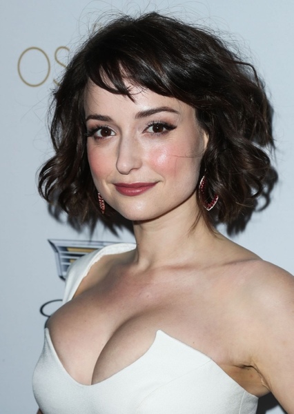 Milana Vayntrub photo