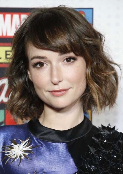 Milana Vayntrub photo