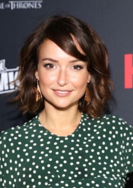 Milana Vayntrub photo