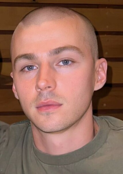 Miles Heizer photo