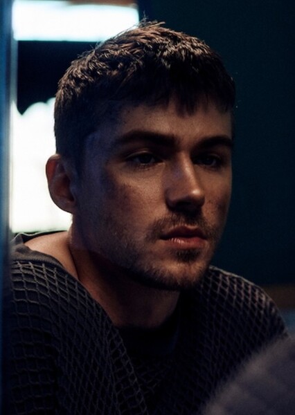Miles Heizer photo