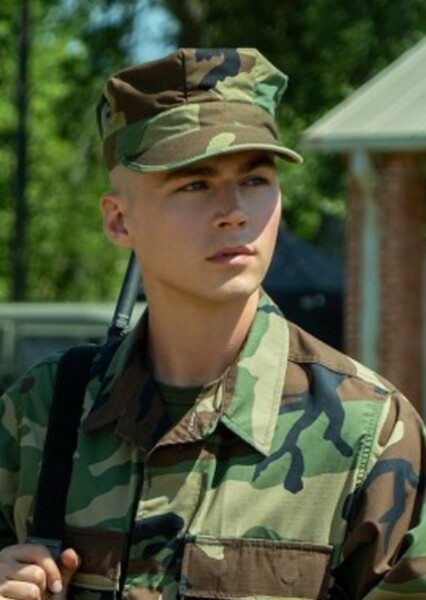 Miles Heizer photo