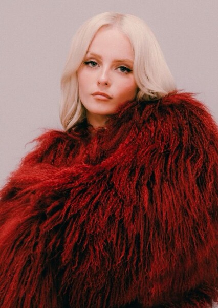 Millie Gibson photo
