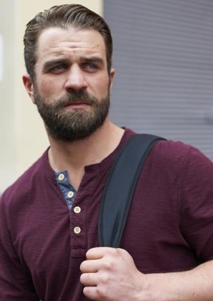 Milo Gibson photo
