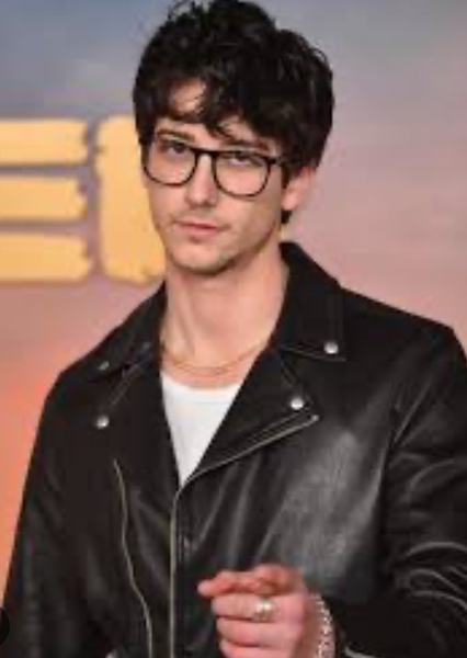 Milo Manheim photo