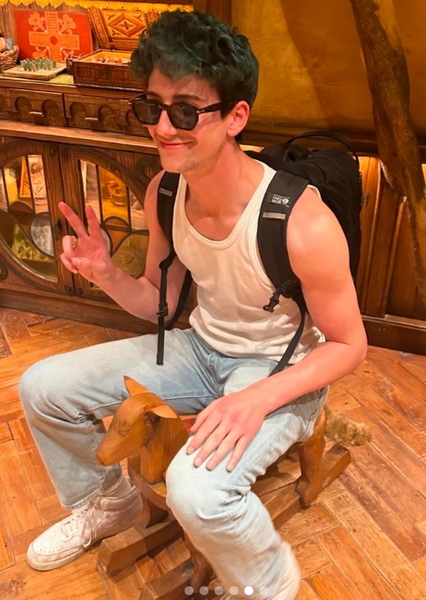 Milo Manheim photo