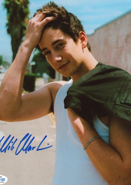 Milo Manheim photo
