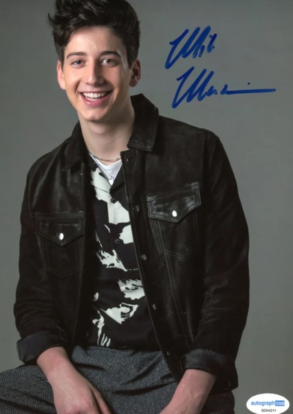 Milo Manheim photo