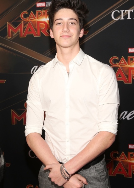Milo Manheim photo