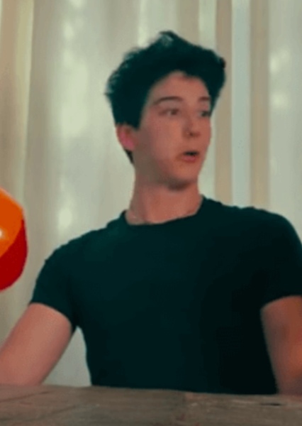Milo Manheim photo