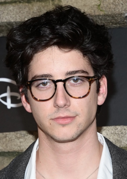 Milo Manheim photo