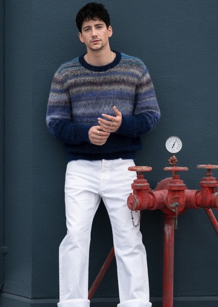 Milo Manheim photo