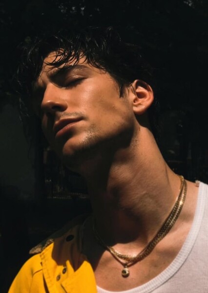 Milo Manheim photo