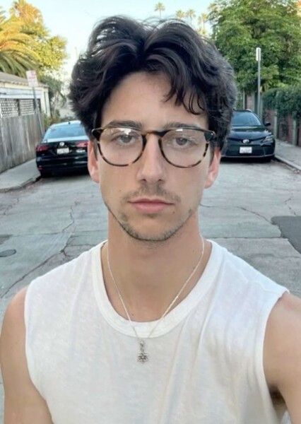 Milo Manheim photo