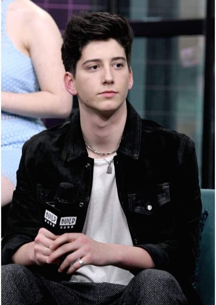 Milo Manheim photo