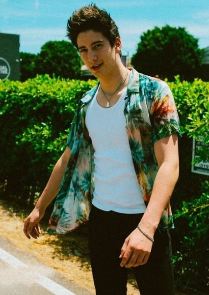 Milo Manheim photo