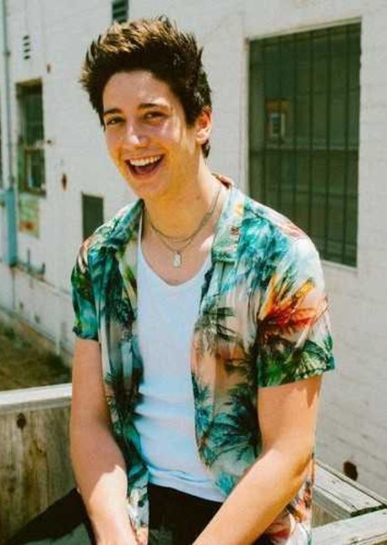 Milo Manheim photo