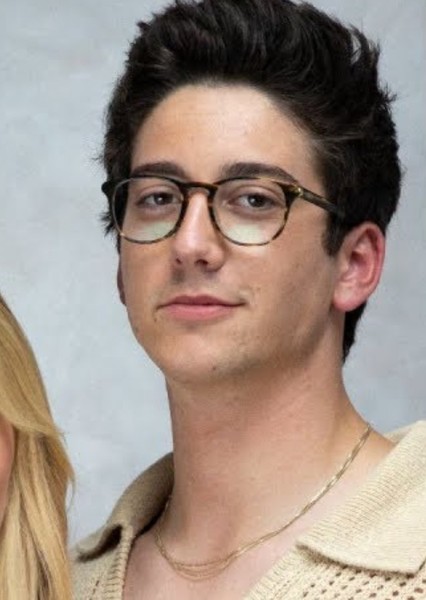 Milo Manheim photo