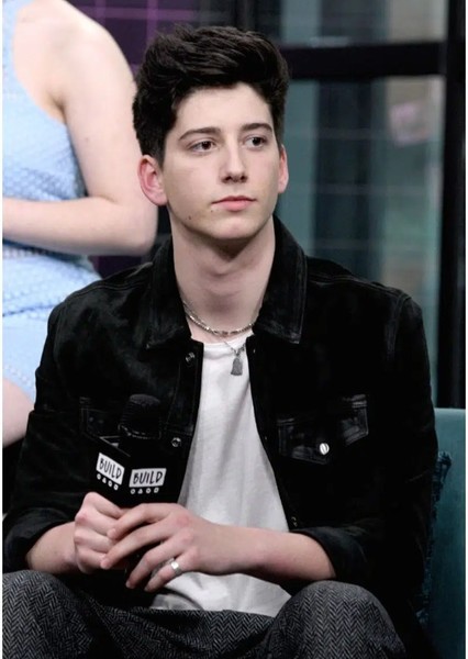 Milo Manheim photo