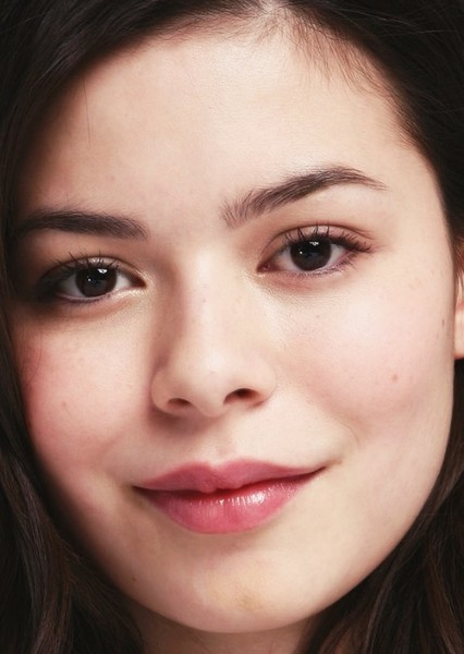 Miranda Cosgrove photo