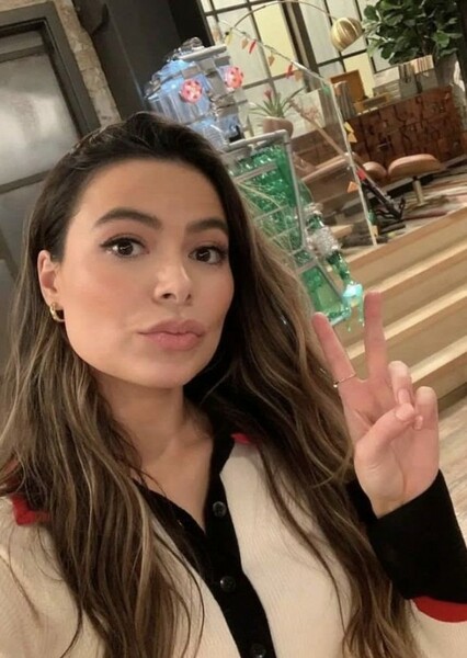 Miranda Cosgrove photo