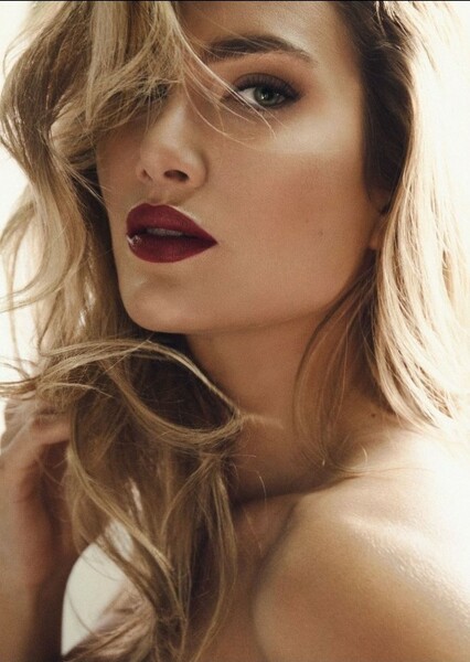Mireia Lalaguna photo