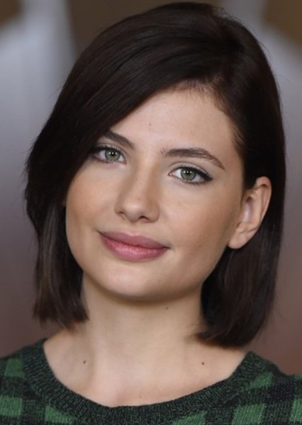 Miriam Giovanelli photo