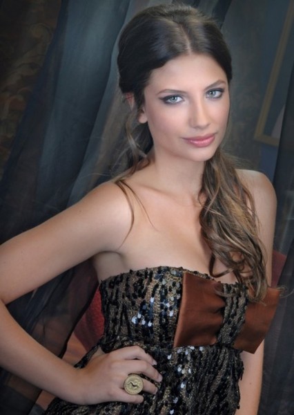 Miriam Giovanelli photo