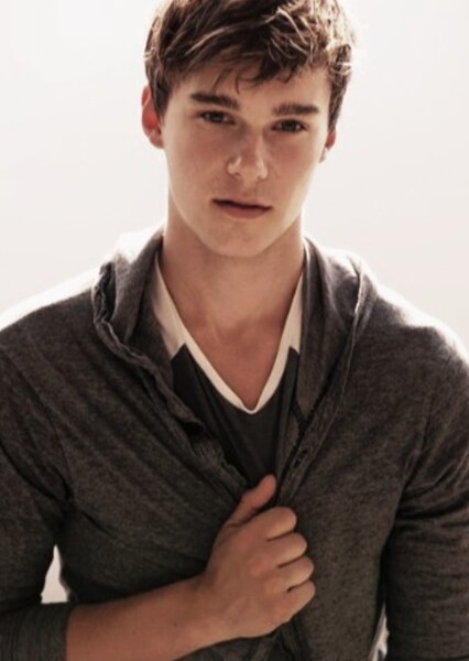 Mitchell Hope photo