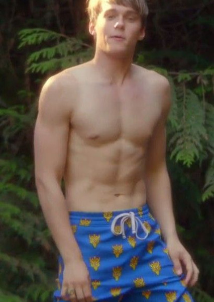 Mitchell Hope photo