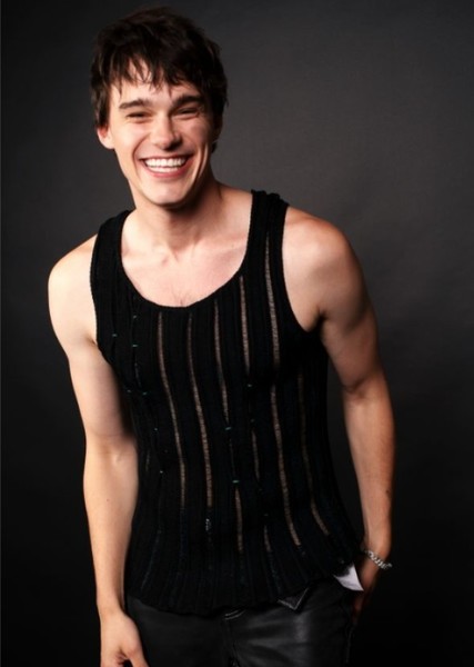 Mitchell Hope photo