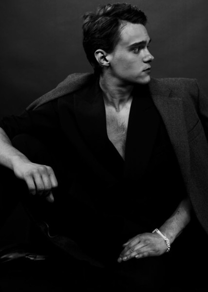 Mitchell Hope photo