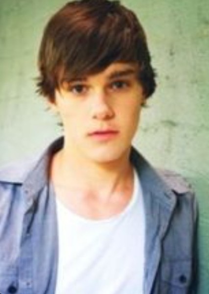 Mitchell Hope photo