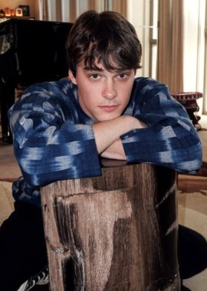 Mitchell Hope photo
