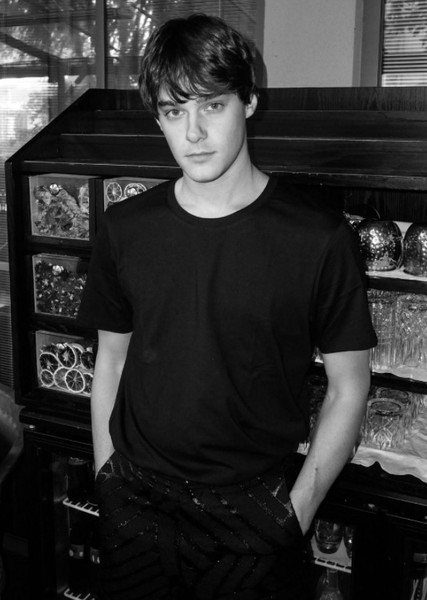 Mitchell Hope photo
