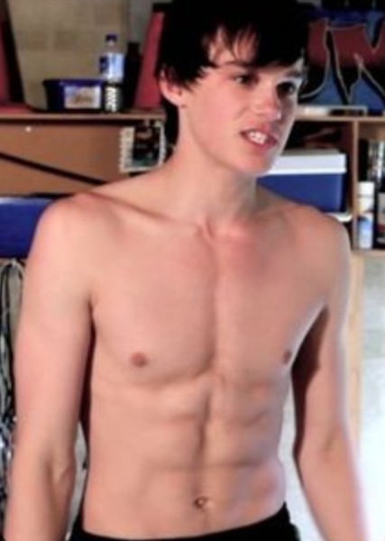 Mitchell Hope photo