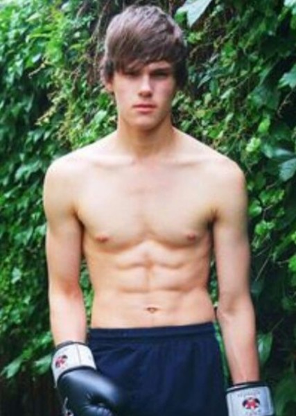 Mitchell Hope photo