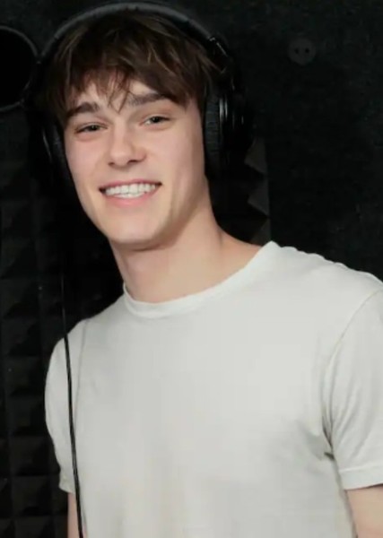 Mitchell Hope photo