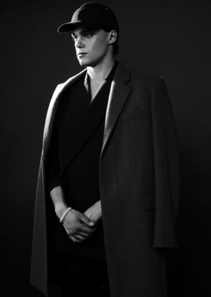 Mitchell Hope photo