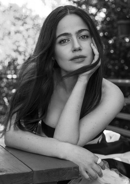 Molly Gordon photo