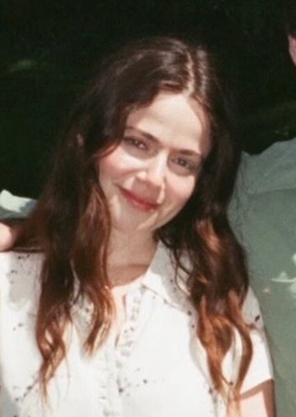 Molly Gordon photo
