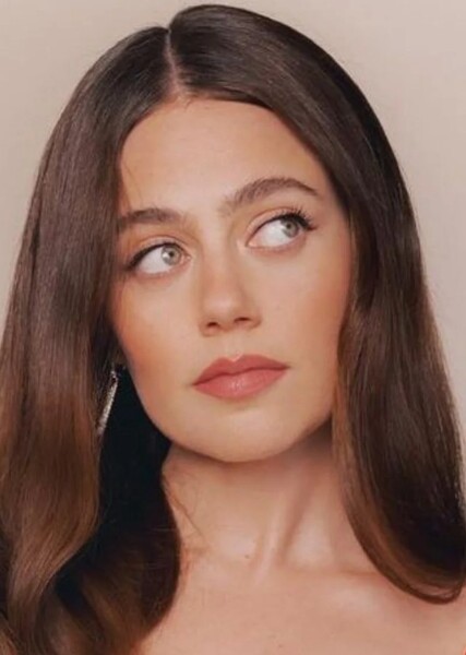 Molly Gordon photo