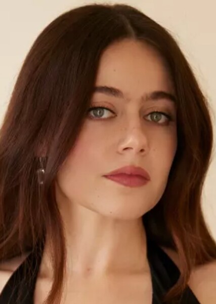 Molly Gordon photo