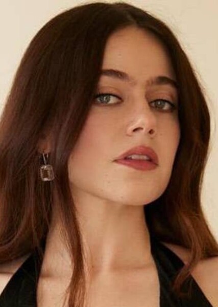 Molly Gordon photo
