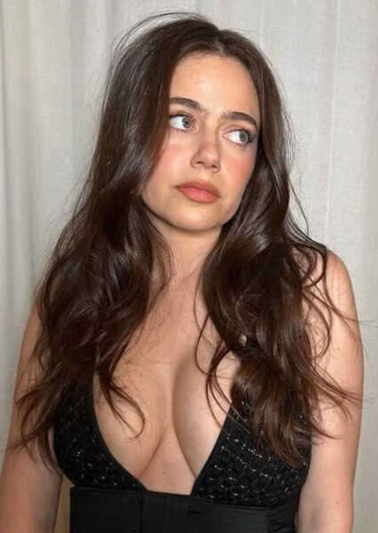 Molly Gordon photo