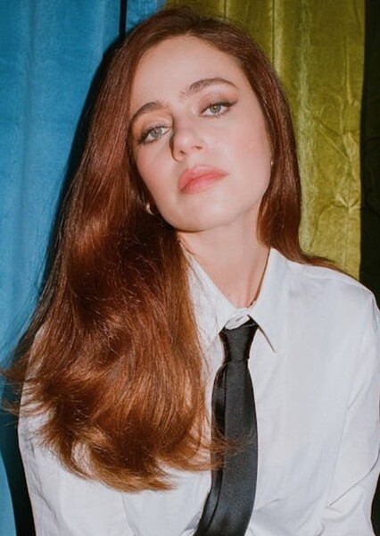 Molly Gordon photo