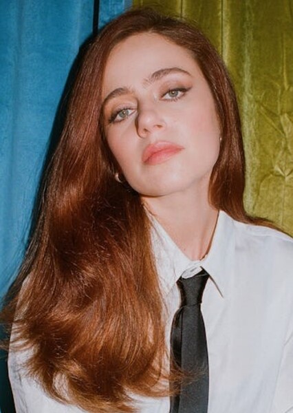 Molly Gordon photo