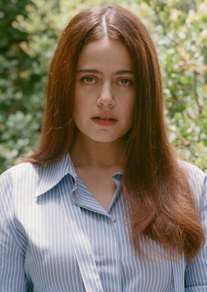 Molly Gordon photo