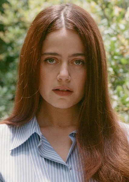 Molly Gordon photo