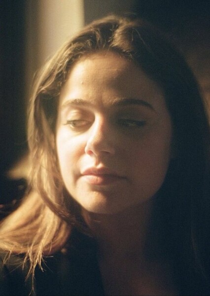 Molly Gordon photo